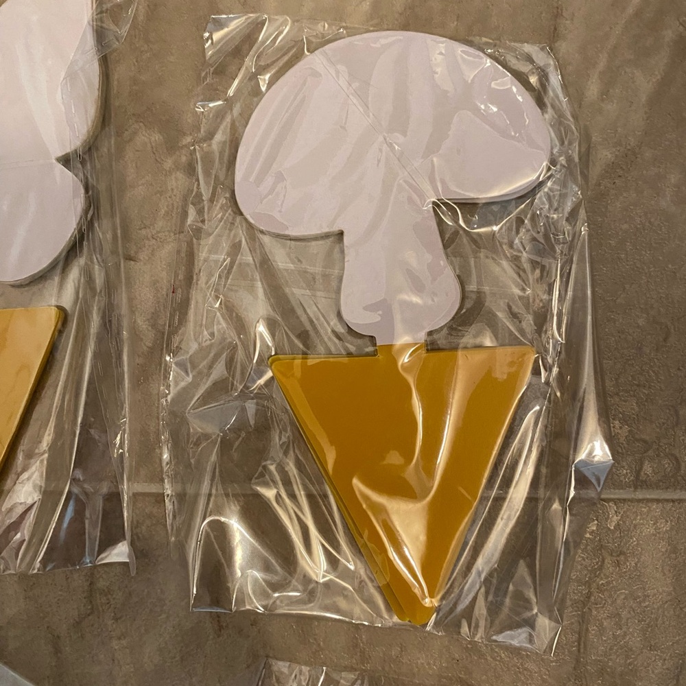 Sticky Gnat Traps Pack Of 20 Fun Assorted Natural Shapes Non-Toxic New - Picture 5 of 7